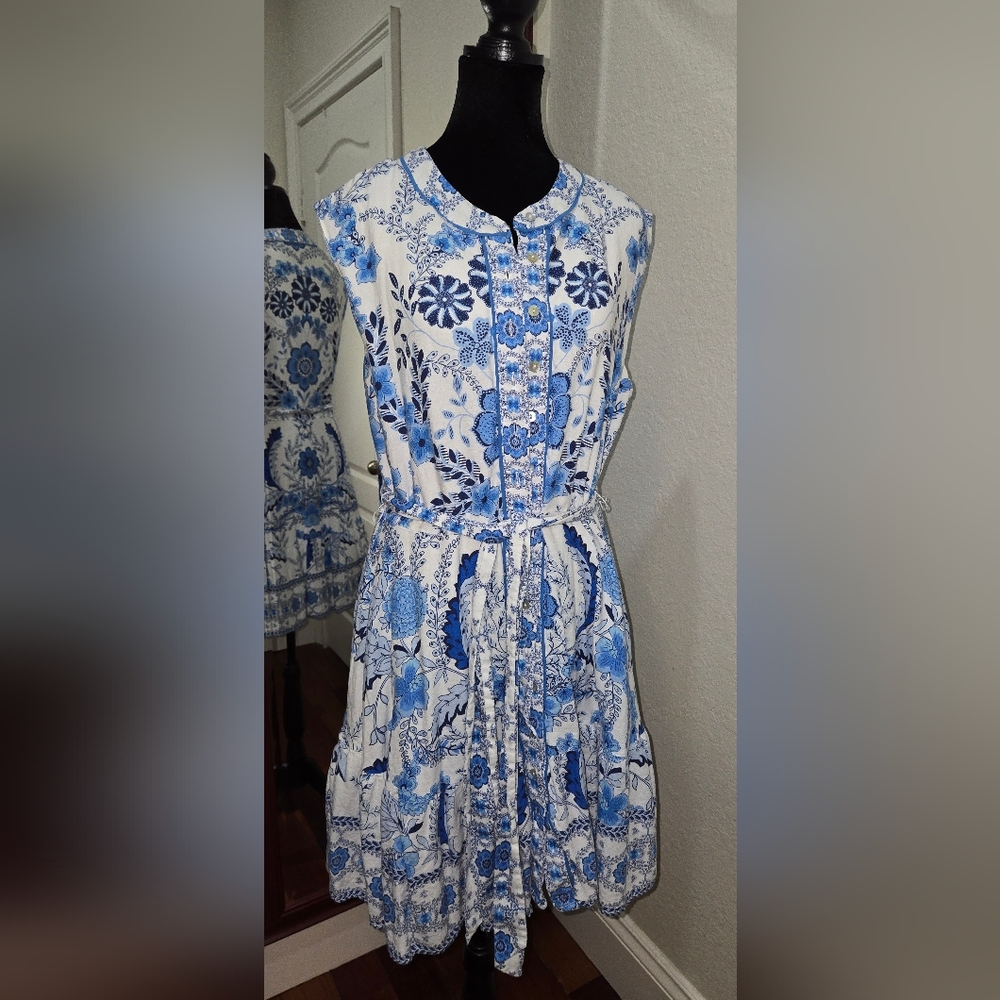 Chic Blue and White Floral Midi Dress
